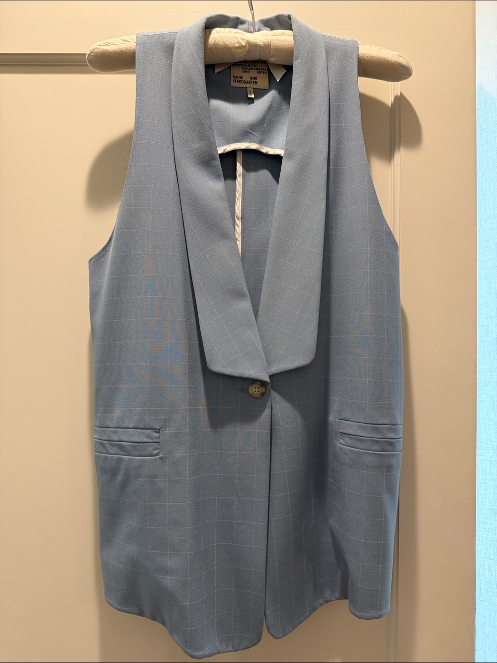 Baum Und Pferdgarten Sleeveless Light Blue/Periwinkle Tailored Vest - Size Mish